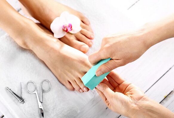 Stages of treatment of toenail fungus